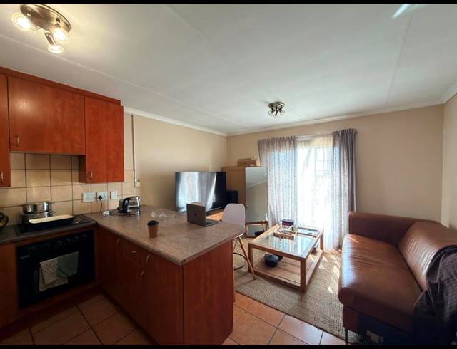 1 BEDROOM APARTMENT FOR SALE IN HALFWAY HOUSE